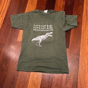 Punctuation Saves Lives tee, new, size adult small